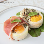 Jajka z pieczarkami, serem, prosciutto crudo i kaparami