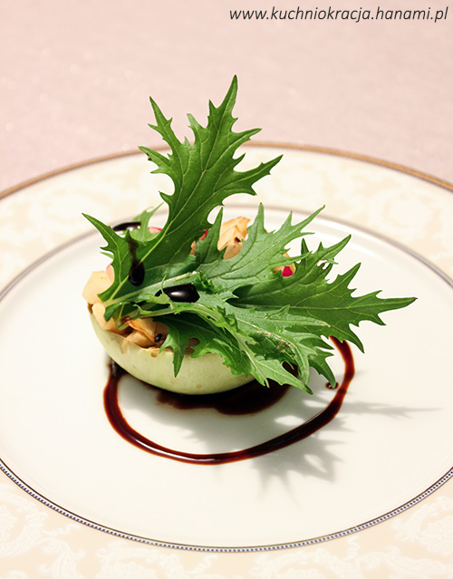 Kalarepa z rzodkiewką, mizuną, sosem sojowym i tōgarashi, Hanami®