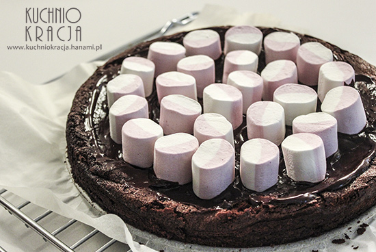 Ciasto czekoladowe bez mąki z marshmallow, Fot. Hanami®