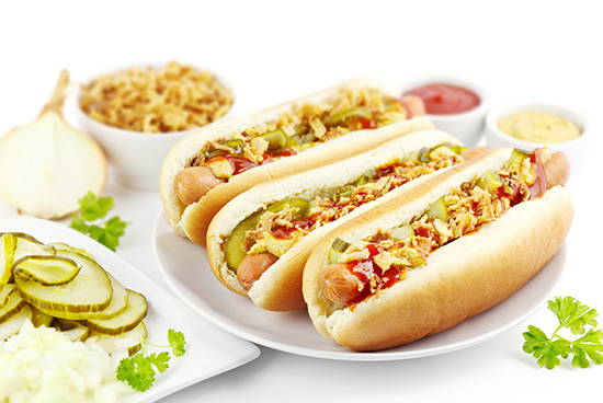 Żegnamy tradycyjne hot dogi, czas na nowe!  Fot. Inga Nielsen/Shutterstock.com