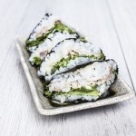 Onigirazu z tuńczykiem i sałatą – japońska alternatywa dla kanapki