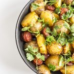 Młode ziemniaki z chorizo