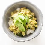 Curry z cukinią, bakłażanem i kolendrą