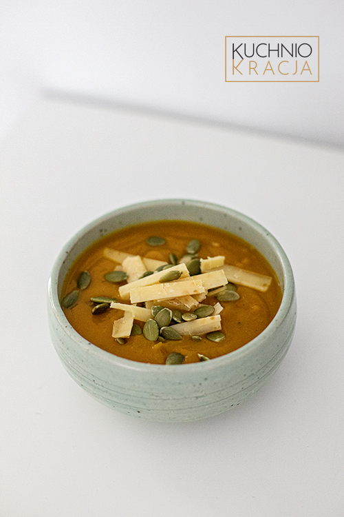 Zupa dyniowa z malinami i cheddarem,  Hanami